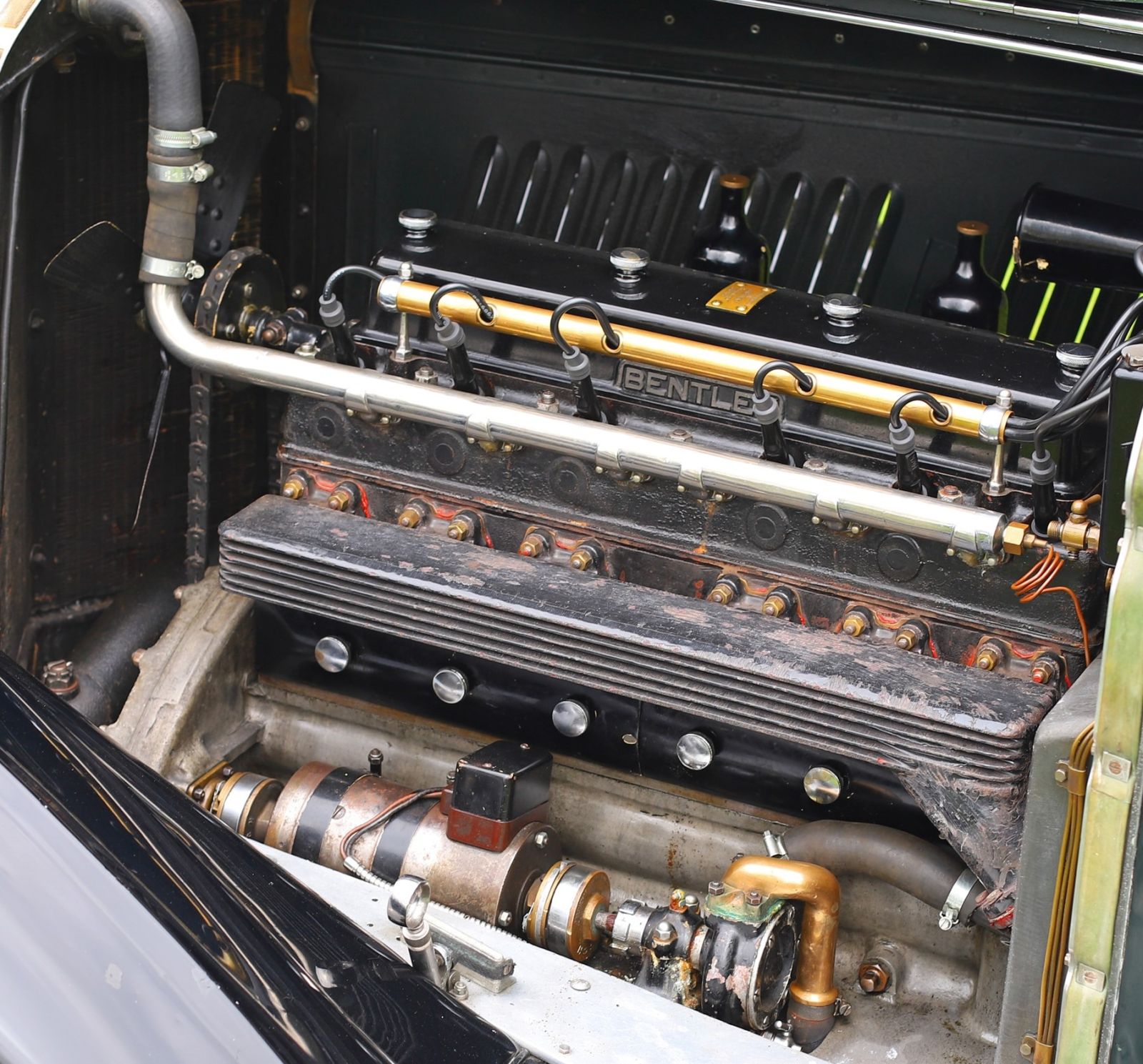 4-Litre-engine-3-1600x1489