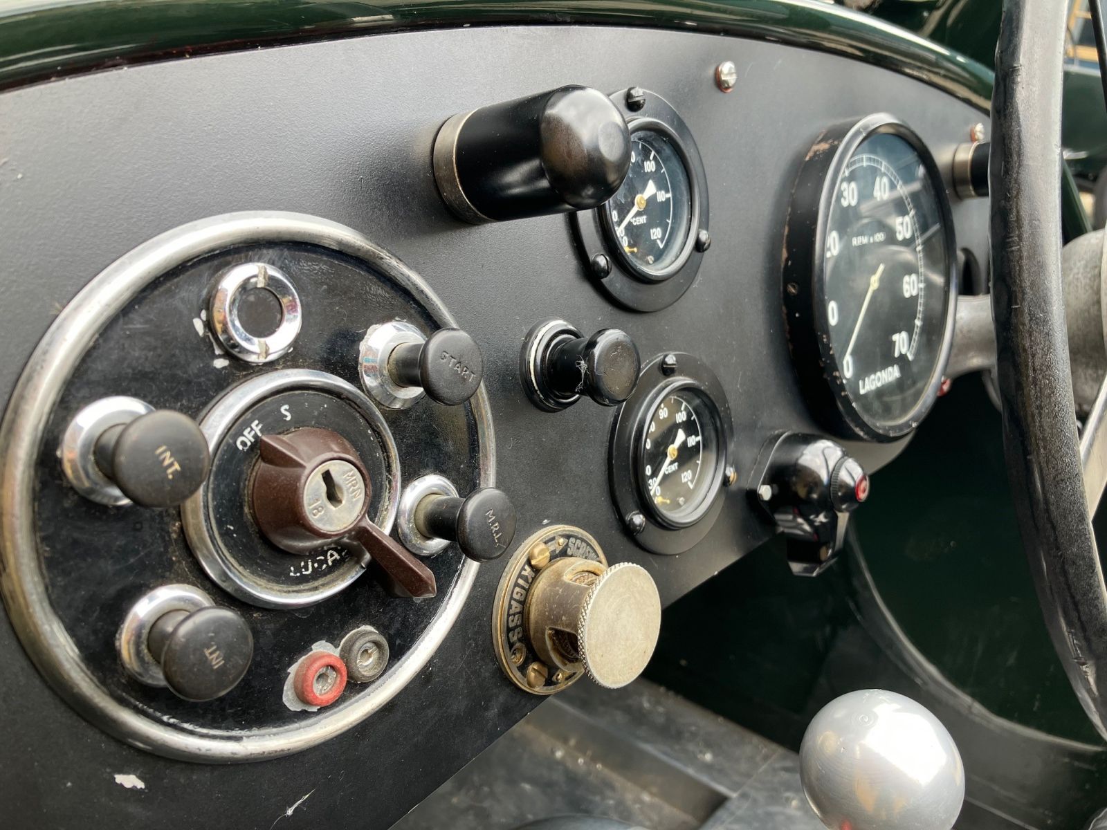 V12-Lag-dash-1600x1200