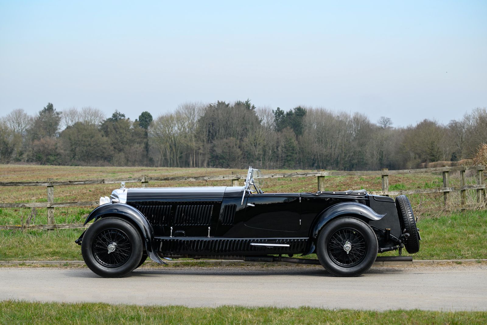 black-train-ns-open-1600x1067