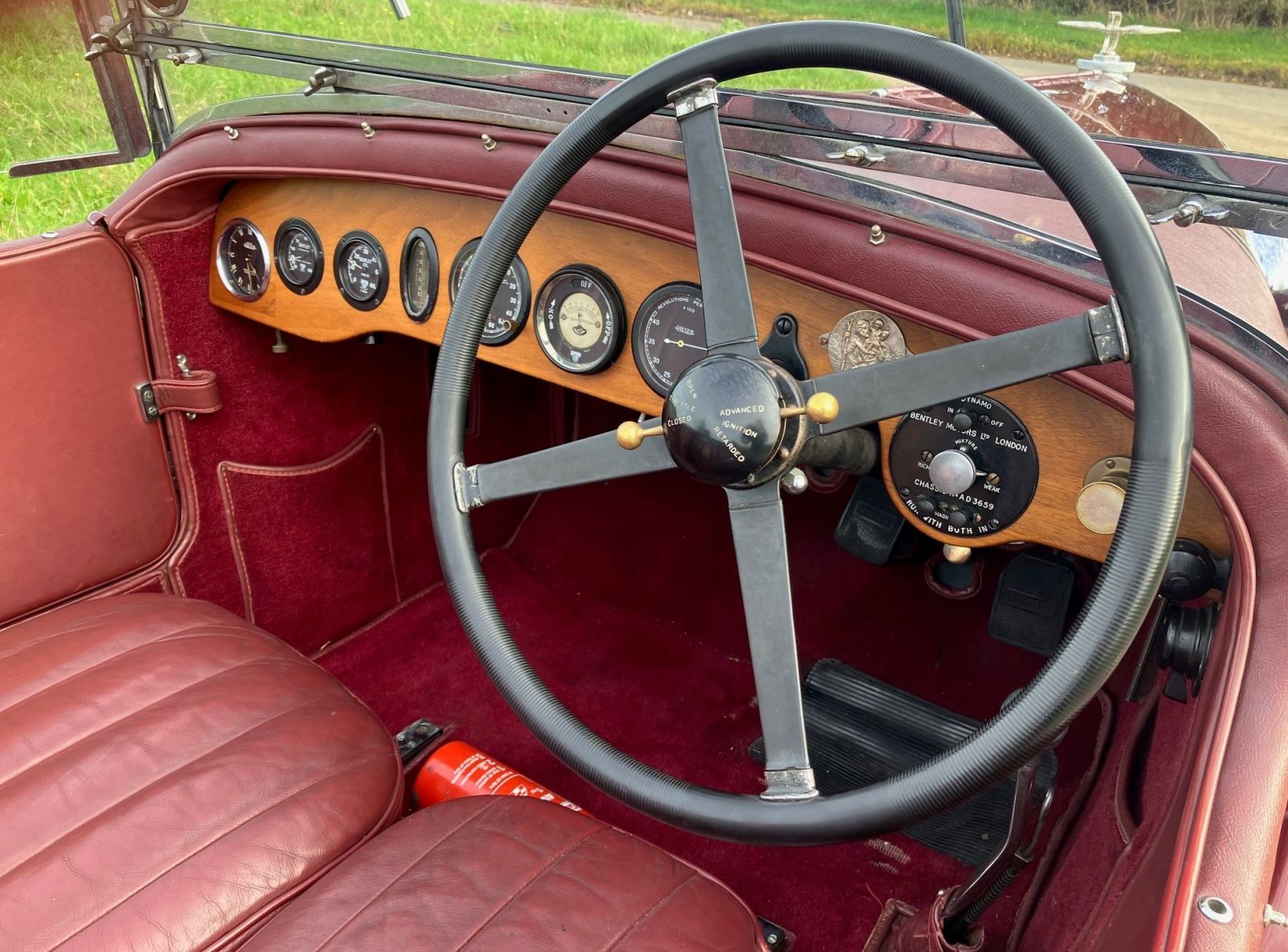 gt1048-dash-1600x1183