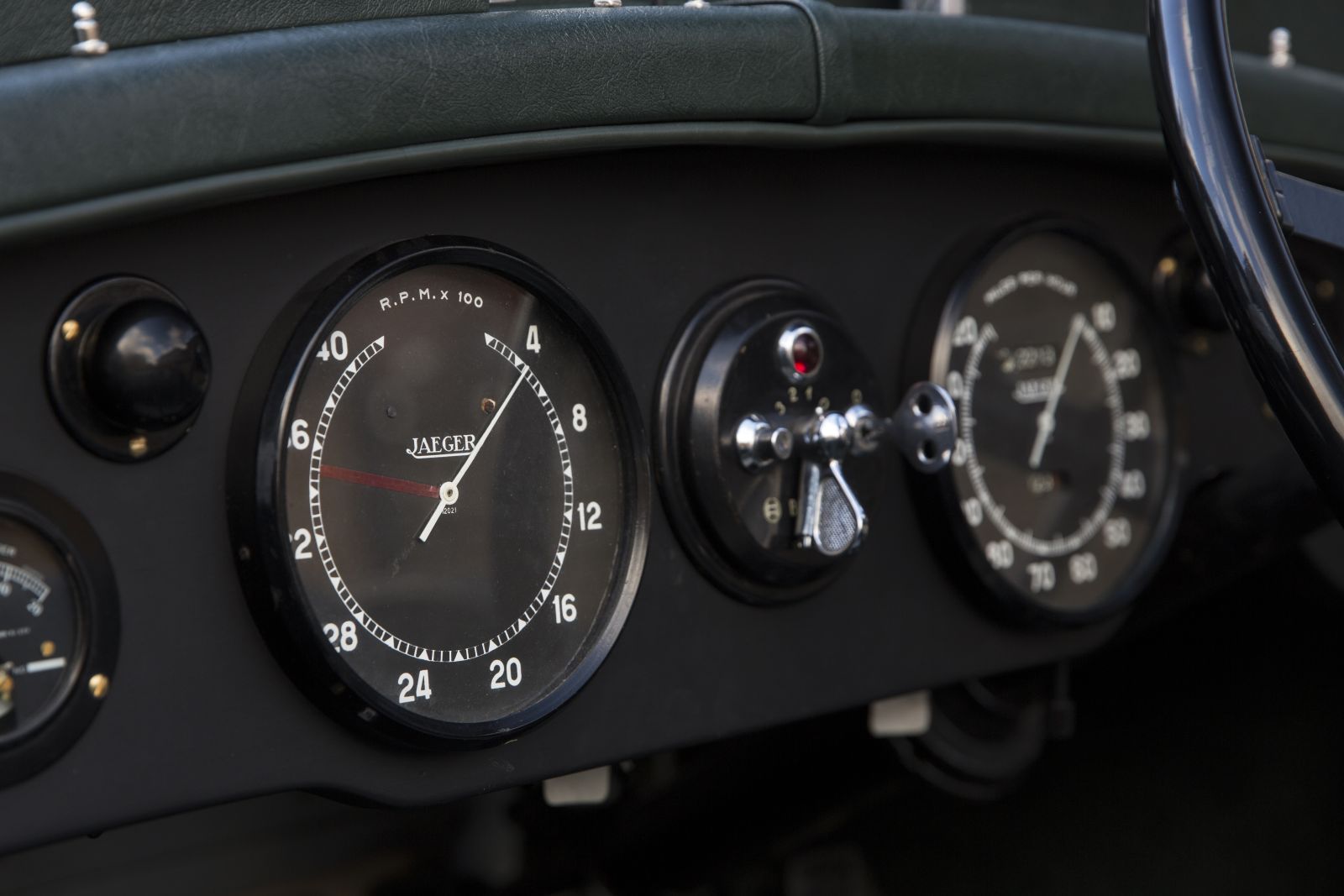 gy184-instr2-1600x1067