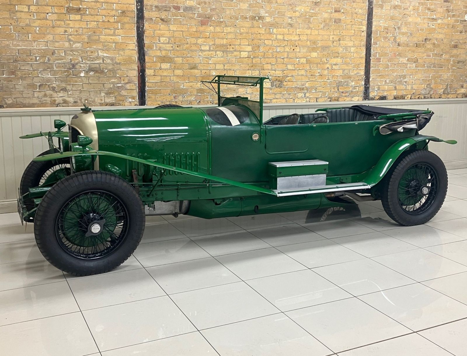 st3001web2-1600x1219