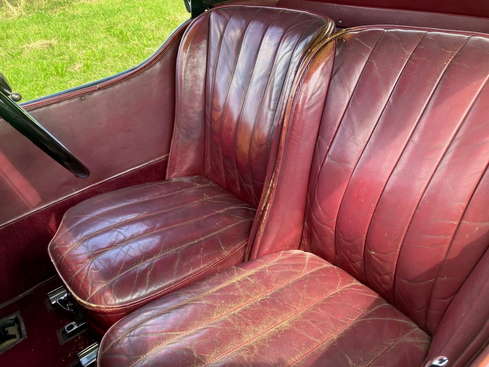 yv9264-seats-1600x1200